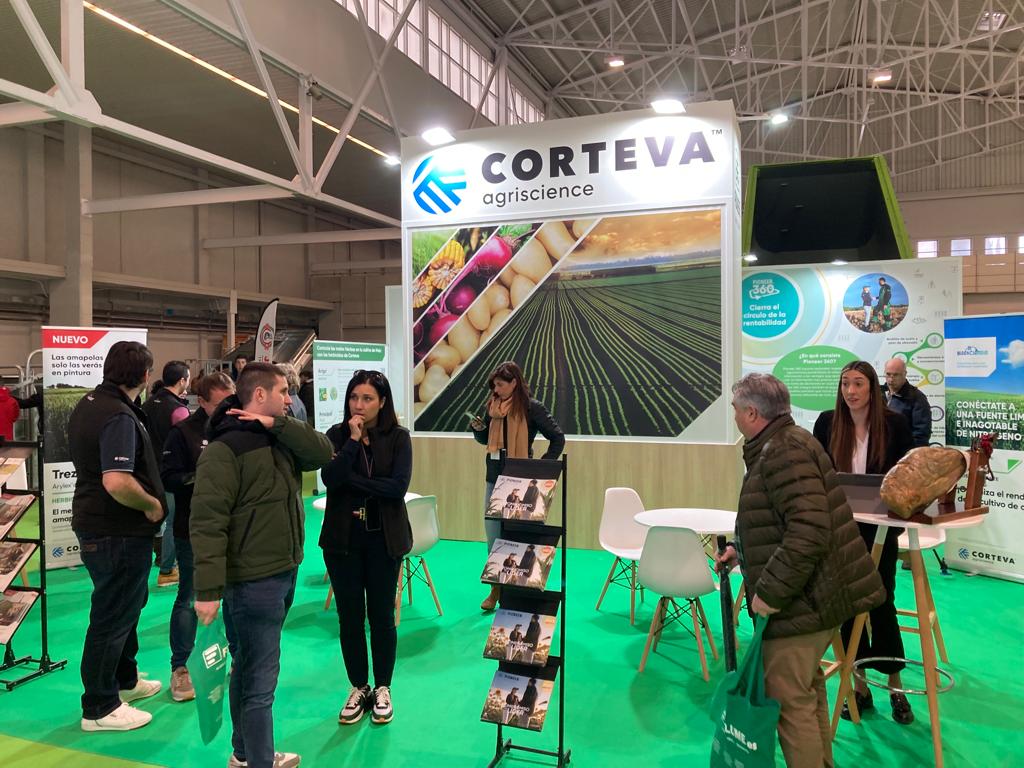 CortevaES's tweet photo. ¡Ya estamos en #Agraria2023!🚜
Durante estos días, nuestro equipo de Protección de #cultivos y #semillas🌱estará recibiendo a agricultor@s 👩🏻🌾 y presentando nuestras soluciones y servicios.
¡Visítanos! 👉🏻📍Stand 326, Pabellón nº3
#BlueN #Univoq #Quelex #Trezac #Pioneer360 https://t.co/rk57azZq74