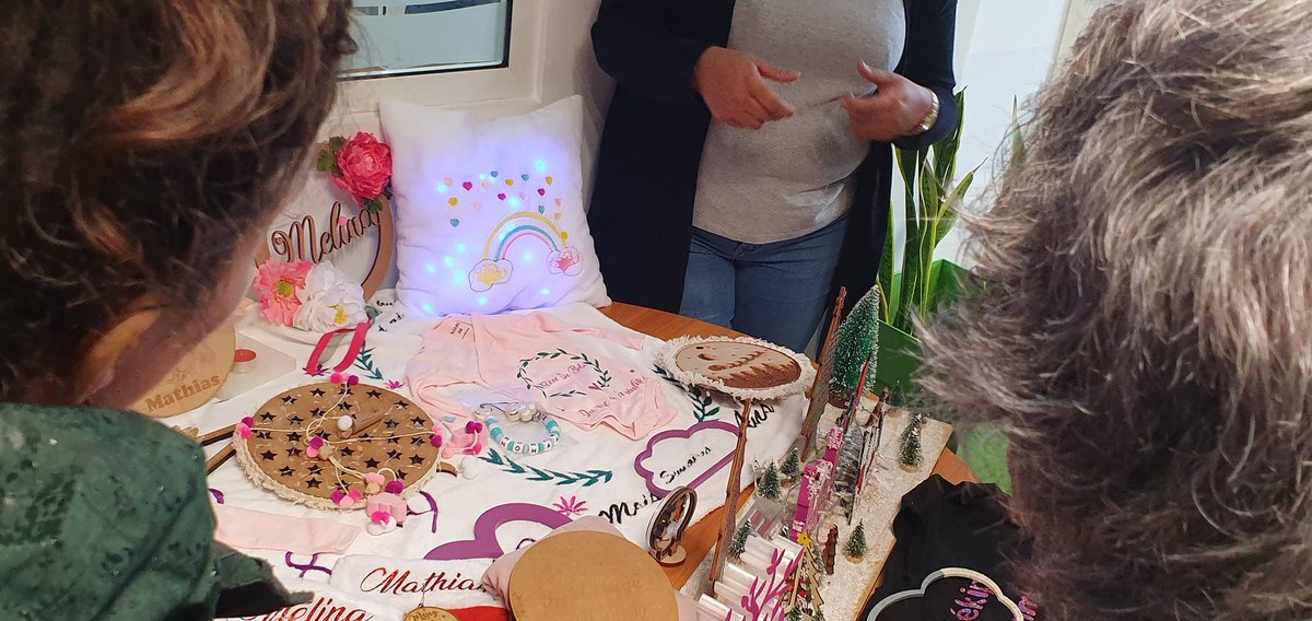 LaurenceRezac's tweet photo. Rencontre entre la promo #MaisonsDigitales Saison 4  @Solidarnum et des demandeuses d'emplois, intéressées par le numérique, pr mieux s'insérer professionnellement!
La Saison5 débute à partir du 13 février !
#SemaineDesMetiersNumeriques #FondationOrange #KazFambrik #PoleEmploi https://t.co/qOLFJJ2H0f