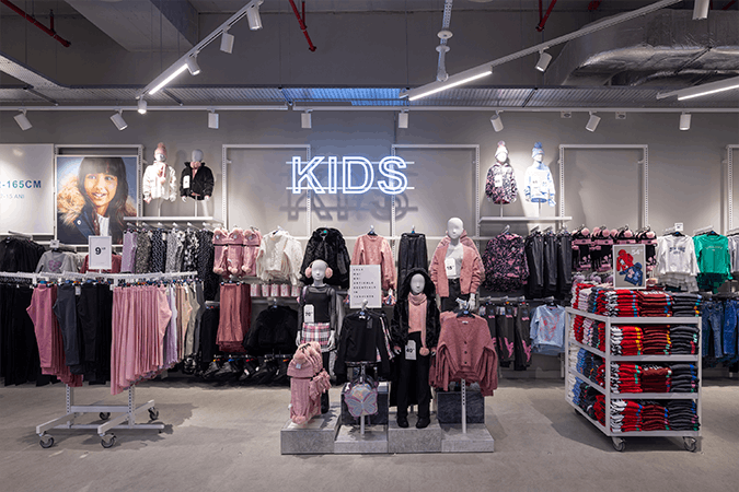 FloorForm's tweet image. We have been involved with the fit out of Primark's recently opened, first store in Romania at ParkLake Shopping Centre, Bucharest. 

We are proud to utilise our Romanian teams on these projects and work on a second store in Bucharest is currently underway in AFI Cotroceni.