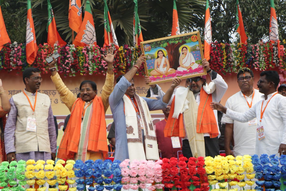 BJP4Bengal's tweet photo. স্বচ্ছ পঞ্চায়েত গড়ার লক্ষ্যে নদীয়া দক্ষিণ সাংগঠনিক জেলার বগুলায় মিছিল ও বিশাল জনসভায় উপস্থিত আছেন রাজ্য সভাপতি @DrSukantaBJP এবং বিজেপি নেতা শ্রী @mithunda_off, সাংসদ জগন্নাথ সরকার সহ জেলা নেতৃত্ব এবং কর্মীবৃন্দ। https://t.co/3OXOjB2fPE