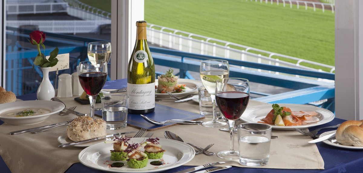 NewtonAbbotRace's tweet photo. Celebrating a special occasion this year? Why not celebrate in style with a day's racing from the luxury of our hospitality suites, Paddock or Winning Post restaurants 🥂🏇
🆕 New 2023 sample menus available now
🔗https://t.co/8O91KY5Z07
#RacingInStyle #RacedayHospitality https://t.co/2wRFdKohRk