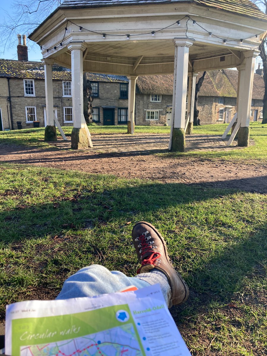JP71AFC's tweet photo. 30 years ago it was sex drugs and house music all night long. Nowadays I’m just rambling 6 miles around the Bedfordshire countryside #Harrold https://t.co/AxiYOG0HDc
