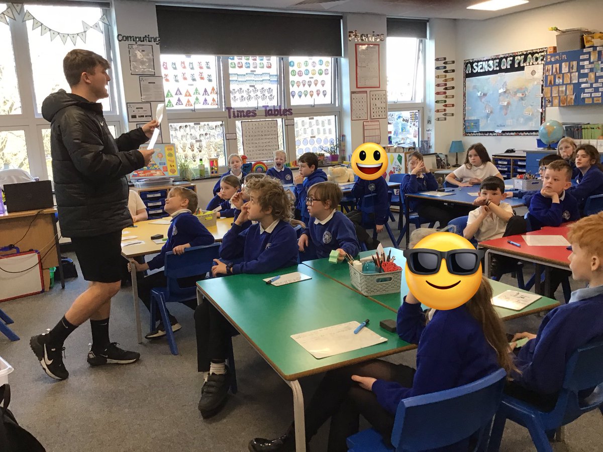 HilderthorpeSch's tweet photo. 4CT have loved their first Healthy living workshop with @childrensuni and @PhysFoundations. Fantastic learning about ways to stay healthy. #hildyear4 #hildsci #hildPSHE #hildPE https://t.co/NBqIShAvPI