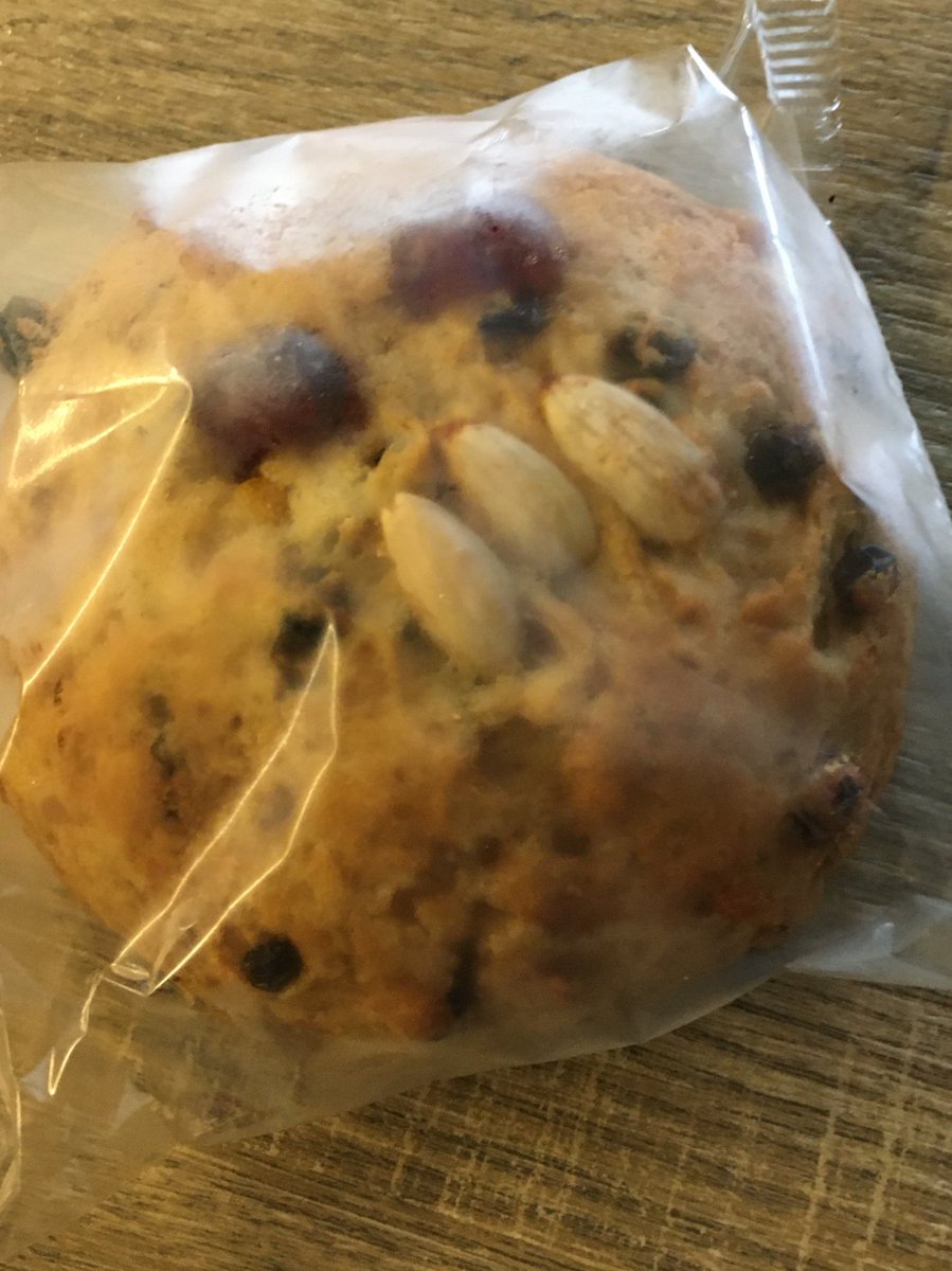 MaryjaneFurniss's tweet image. Getting salmon out of freezer for tonight's meal &amp;amp; find a buried, forgotten #fatrascal 😁
@Bettys @GeoffRimington @pibarrister @j40lwt