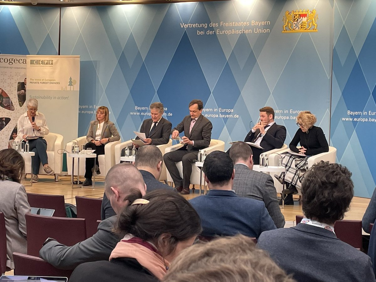 COPACOGECA's tweet photo. 3️⃣rd and final panel discussion on what role the forest sector will play in achieving the 🇪🇺’s environmental and climate objectives and what impacts may be seen in the sector as a result #EuForestStrategy https://t.co/n59u7pxRYy