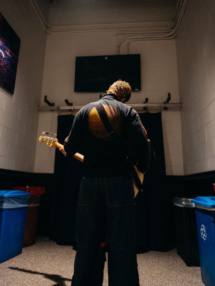 coupsofjoon's tweet photo. happy calum hood day eve to all who celebrate! https://t.co/3B4SdZgLwi