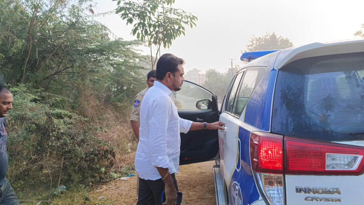 udaypillutla's tweet photo. గెలిచిన మొదటి సారే ఇలా చేస్తే ముందు ముందు ఎలా ఉండబోతుందో తెలుసుకోవాలి. అన్నిటికంటే ముందు బొల్లం మల్లయ్య యాదవ్ గారు ఎంత మెజారిటీతోని గెలుపొందారో గుర్తుచేసుకుంటే మంచిది.
@PillutlaBSP @RSPraveenSwaero @PuneetRepalle @SoumyAero @BSPTelangaana   @BollamMallaiah you need to answer this https://t.co/Z9wQB0jYD0