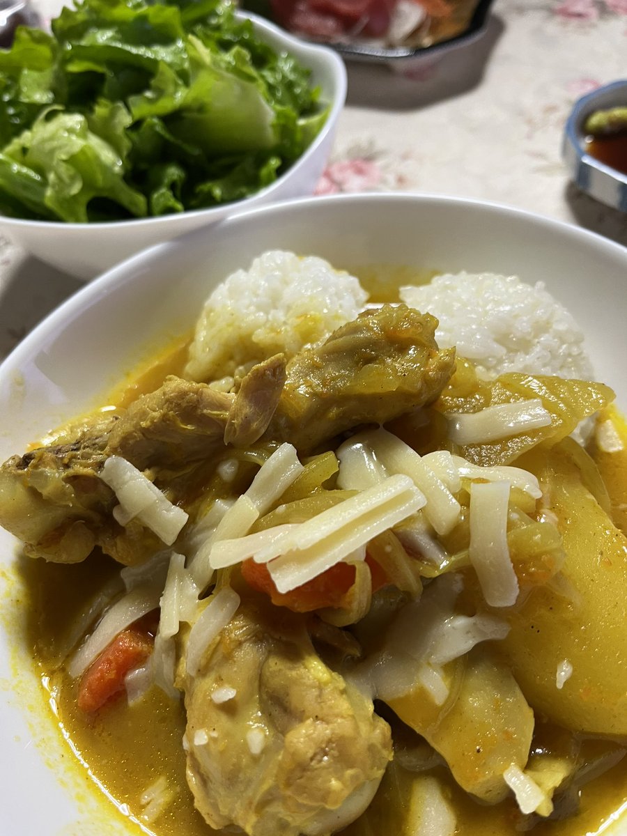 atopic_life_'s tweet photo. カレールー使わずにすりおろしにんじんと米粉とSBのカレー粉で🤭
ちなみに昨日は米粉でホワイトシチューでした☺️

ルーを使わなくても、使わないほうが？
美味しく仕上がって嬉しい🥰 https://t.co/sL35FhGnhr