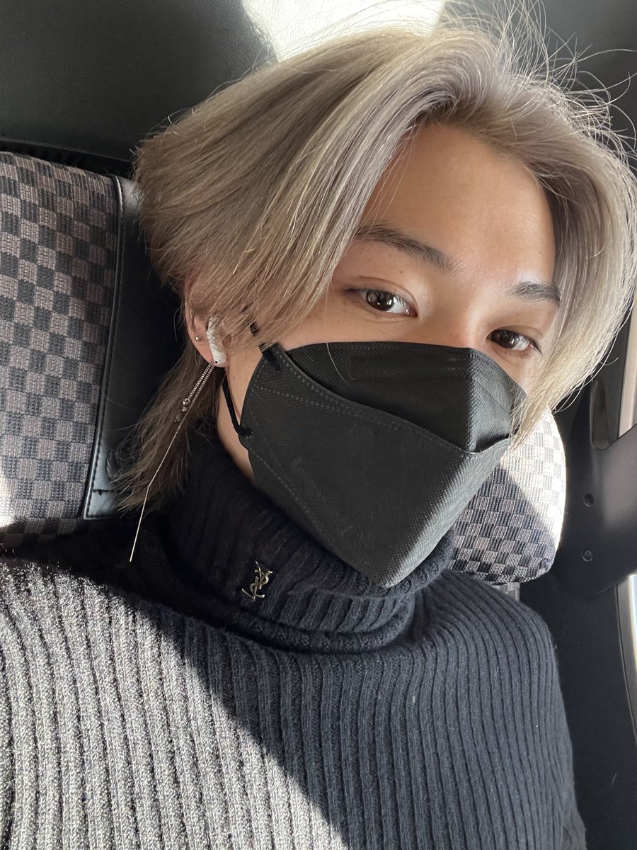 lixIoops's tweet photo. HES NOT REAL LIKE https://t.co/O8sKlRaugx