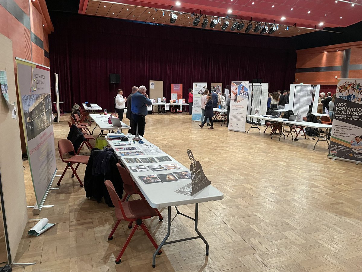 ThierryClergue's tweet photo. Journée du forum post 3eme pour tous les collégiens du sud Seine et Marne. Découverte des métiers et des formations en collaboration avec les principaux des collèges et le CIO de Fontainebleau.
#parcoursavenir #voiegenerale #voiepro #cfa @AcCreteil @saiocreteil @FabienAudy https://t.co/3h1nEYLRhC