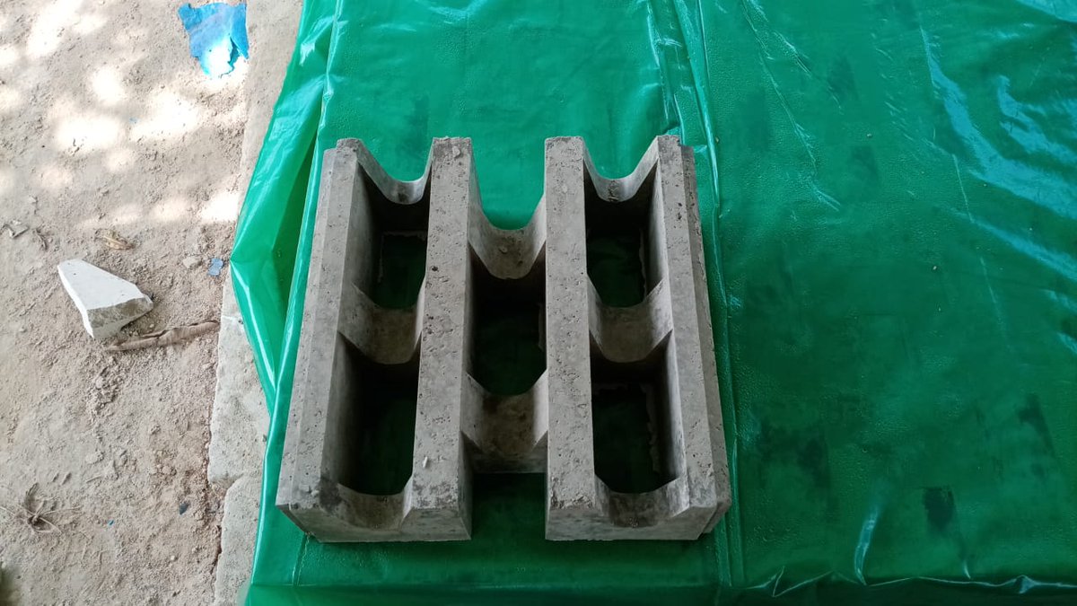 BuildworksS's tweet image. *Glen block system.
Quick to build, strong, thermally efficient, easy conduit &amp;amp; electric placing, less waste, stackable for production saving space, aesthetic when construction is done.