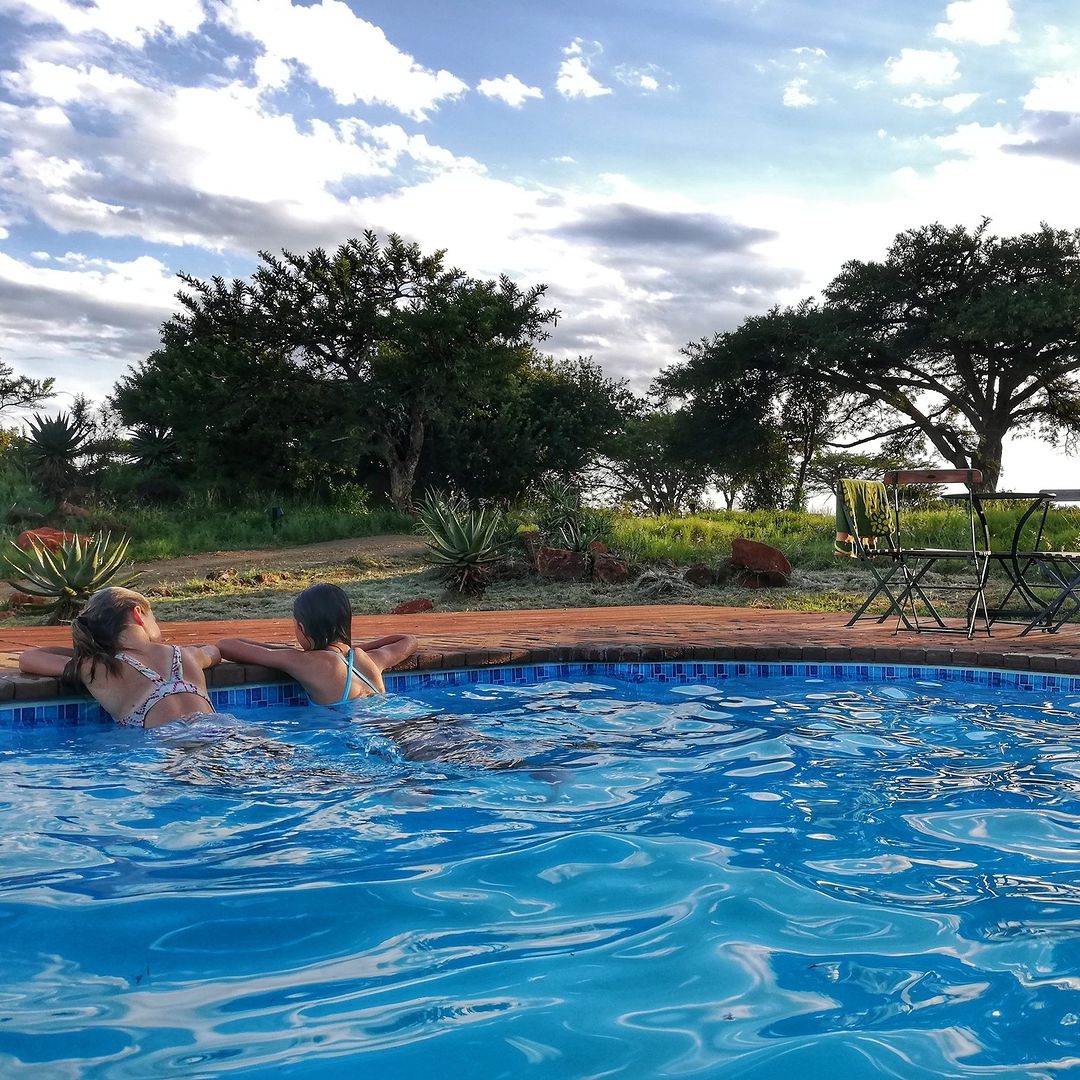 📍Three Tree Hill Lodge 
Little girls are in heaven when they stay in Burchells Cottage - all the extra touches to make them so happy.
.
.
#burchellscottage #familyholiday #gettingkidsoutside #adventureholiday
#africansafaricollective
