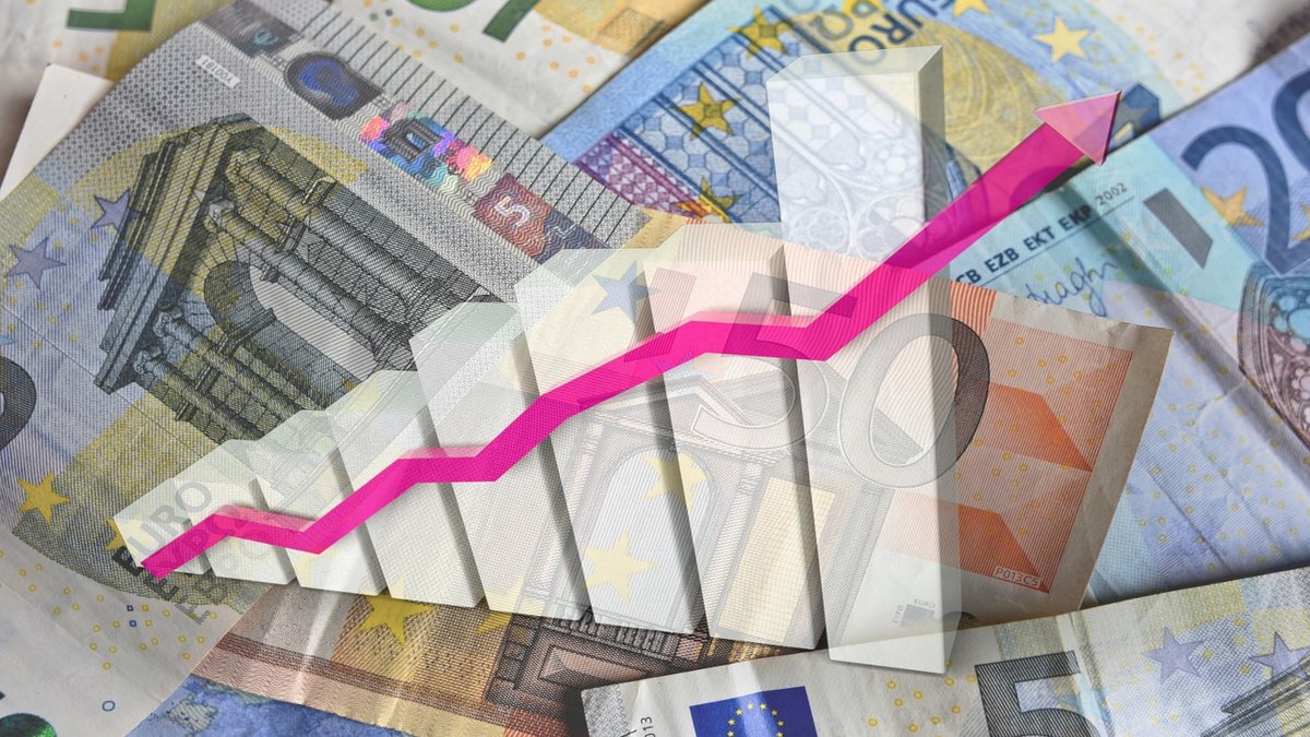 Trotz #Rekordinflation und Rezession: Der #Güterverkehr bleibt in Deutschland trotz wirtschaftlicher Eintrübung in etwa auf dem #Vorjahresniveau. 

Weiterlesen: hds-international.group/allgemein/
#HDS optimiert Ihre #Logistik und #Transportkosten.
Bild © Pixabay