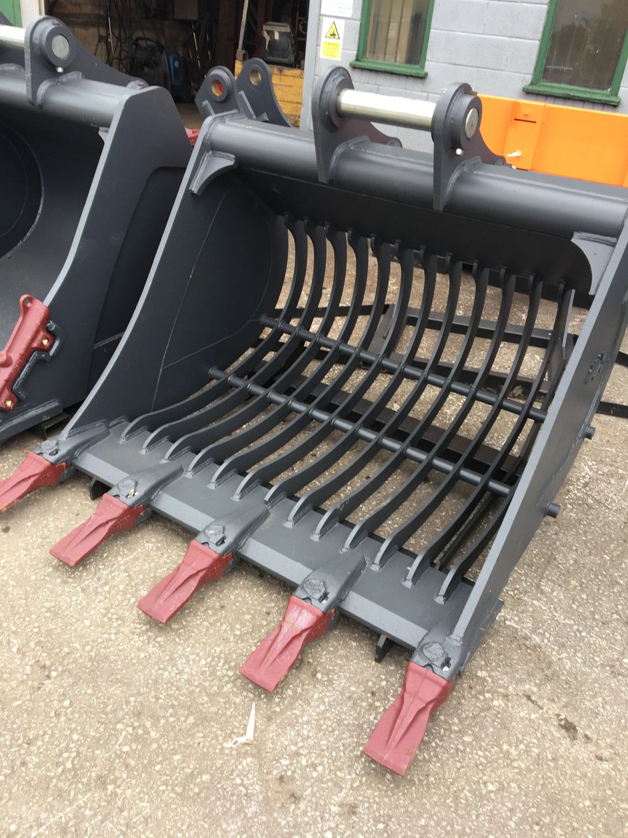 Abiljo_buckets's tweet photo. We manufacture riddle/shaker buckets for all excavators from 1 to 60 ton operating weight. All high quality UK built in our own workshops
#riddlebucket #shakerbucket #recycle https://t.co/aASoTo3wwP