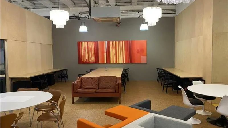 NovaLoca's tweet photo. Contemporary #officespace in an iconic mid-century, former gas board laboratory, from @HLcommercial - 2,275 Sq Ft with warehouse style-interior, open-plan with break out areas. Available for immediate occupation. Watson Room, Peterborough Road, #Fulham. https://t.co/3QN5qgAzHf https://t.co/BzVpjkRBsK