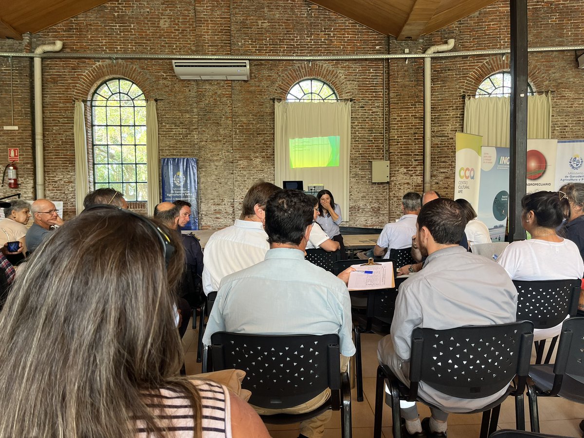 cradeco's tweet photo. Reunión extraordinaria de la Mesa de Desarrollo Rural de Colonia, citada para seguir profundizando medidas de apoyo dirigidas a los productores agropecuarios, en el marco de la Emergencia Agropecuaria declarada por el @MGAPUruguay por la crítica situación hídrica! 

#cradeco https://t.co/rMN3uzieLo