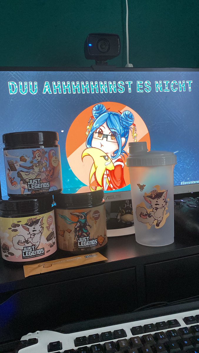 Ich liebe es wenn der Postbote klingelt… vor allem heute!!! @justlegendsde  #Booster #lecker #gaming #TwitchDE #twitchgirls
