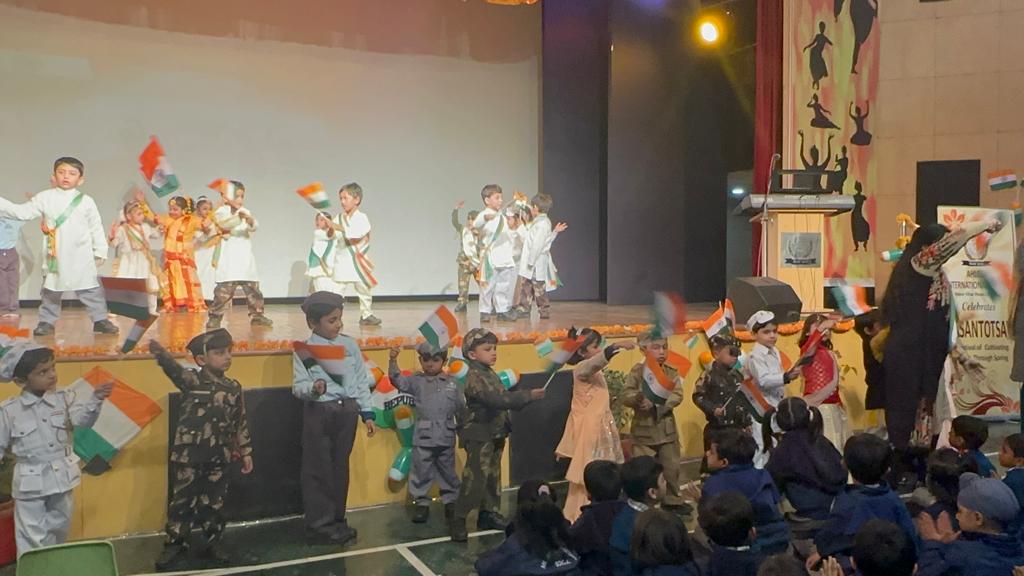 Bhavyakamra4's tweet photo. Today Ss of class Nur-D celebrated Basant Panchami Republic Day and Girl child day @ahlcon by doing march past, patriotic song, skit on "Kindness and Compassionate and Responsible Citizen" and a beautiful dance performance by the children. @ashokkp , @y_sanjay @ShandilyaPooja https://t.co/7OfpiqEG3m