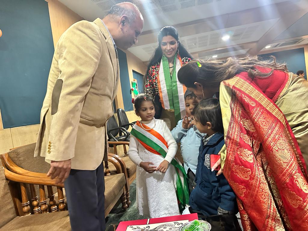 Bhavyakamra4's tweet photo. Today Ss of class Nur-D celebrated Basant Panchami Republic Day and Girl child day @ahlcon by doing march past, patriotic song, skit on "Kindness and Compassionate and Responsible Citizen" and a beautiful dance performance by the children. @ashokkp , @y_sanjay @ShandilyaPooja https://t.co/7OfpiqEG3m