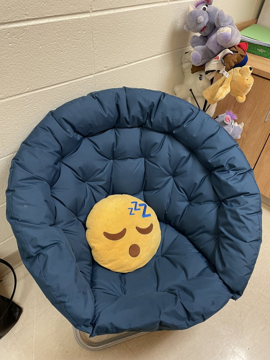 Had wonderful visits with 4 #UDPPP school leader interns at their schools yesterday. They are getting great #principalprep field experiences! However, Monday got me good - by the time I reached @JillPeddrick she suggested I take a moment in her Chill Chair! 🤭👏