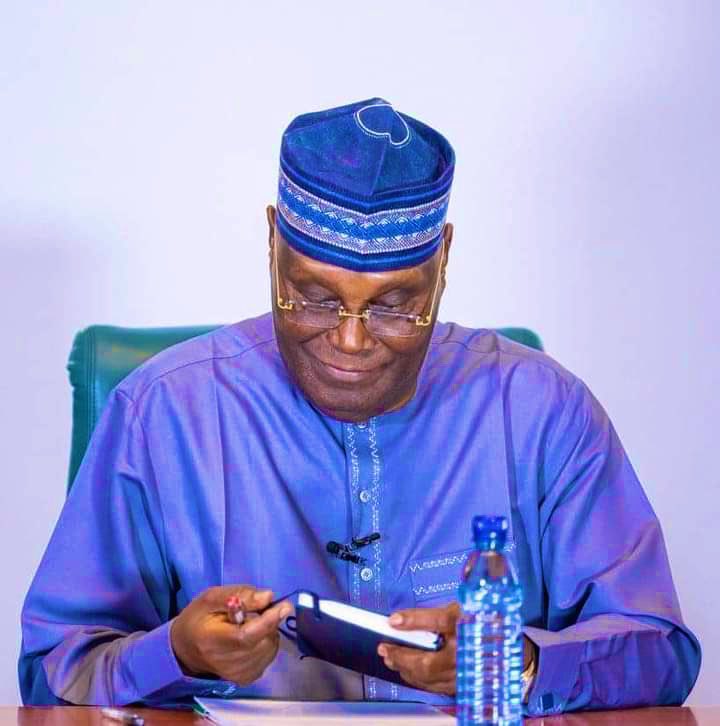 ADEMILEKEE's tweet photo. I will vote for @atiku Abubakar https://t.co/YckB98izG0