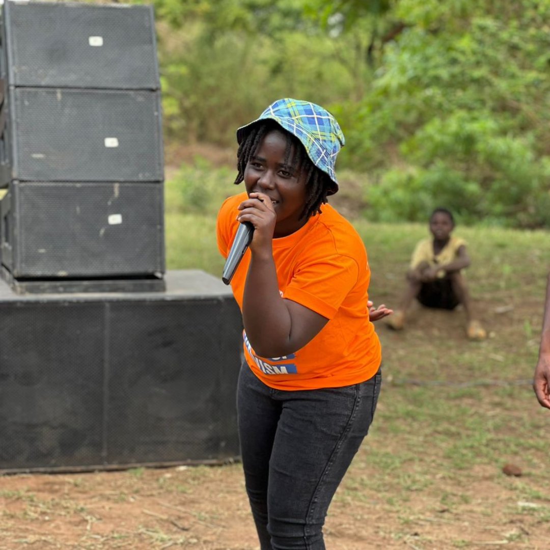PlanUK's tweet photo. Today marks 1 year of #Youth4EiE, a group of young people working together to put education in emergencies on the agenda of world leaders! 👩‍🎓🌍

Today, for #EducationDay we are celebrating their amazing work ensuring that the right to education is not forgotten during crisis! 👏 https://t.co/FjoxH0tbNR
