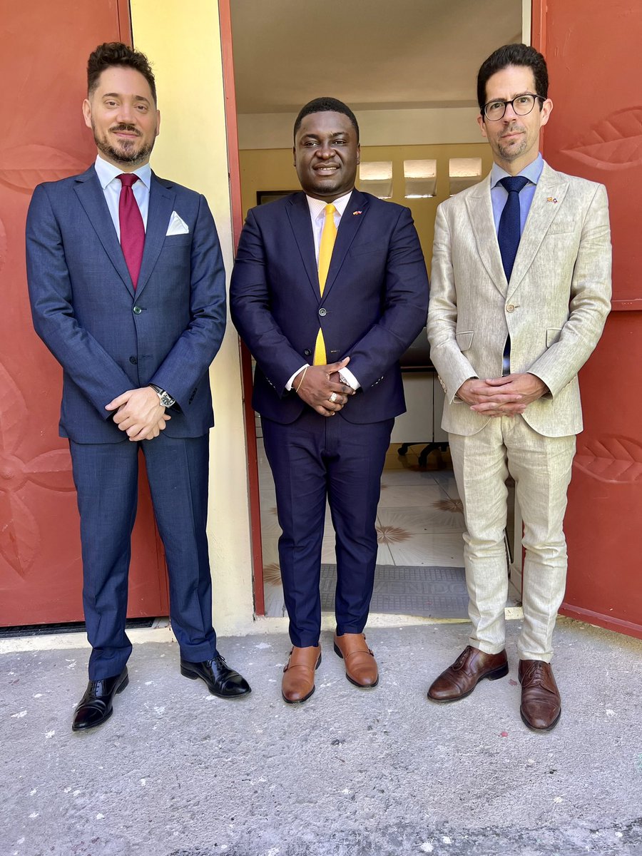 bibystilll's tweet photo. Merci à @EmbEspHaiti d’avoir présenté avec panache et brio les Relations Haitiano-Espagnoles dans le cadre du forum de diplomatie classique de l’IDRI.
@SergioCuestaF https://t.co/TUcLtl3DS6