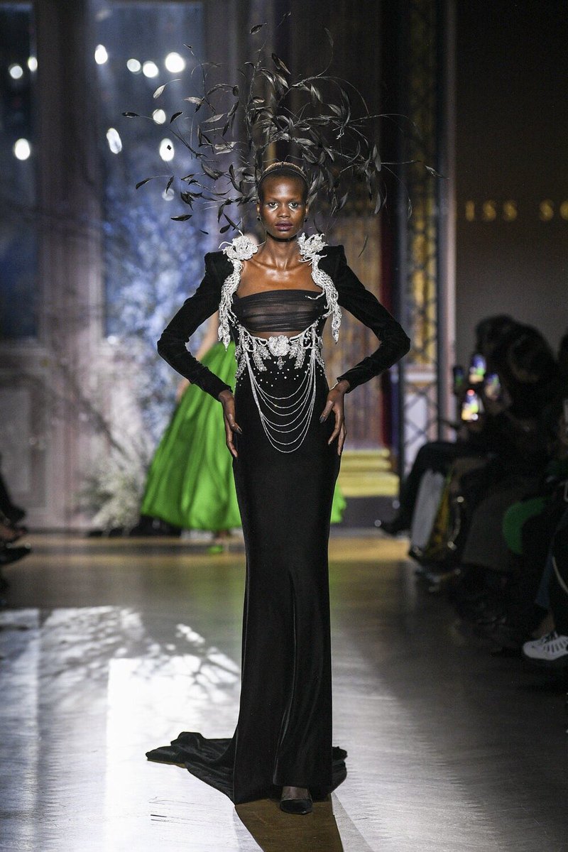 saintdoII's tweet image. miss sohee came in on a mission with her very first presentation at the paris couture week runway