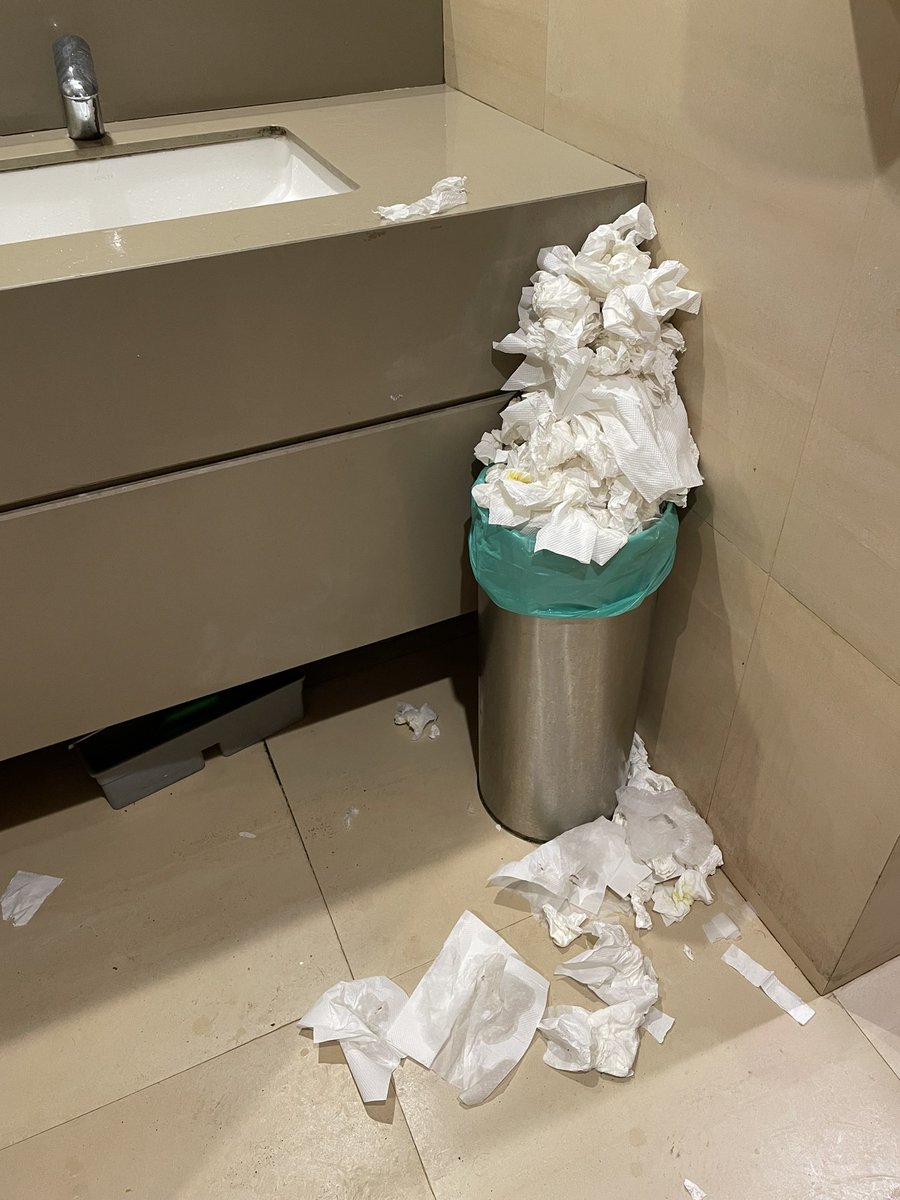 vvkenair's tweet photo. Food Safety and Hygiene at the Bird Lounge at Trivandrum International Airport Departure Terminal is deplorable to say the least. I travel via this airport frequently. Complained at all authorities to no avail. Help prevent a food safety disaster @PMOIndia @AdaniOnline https://t.co/ZrIXLS23LF