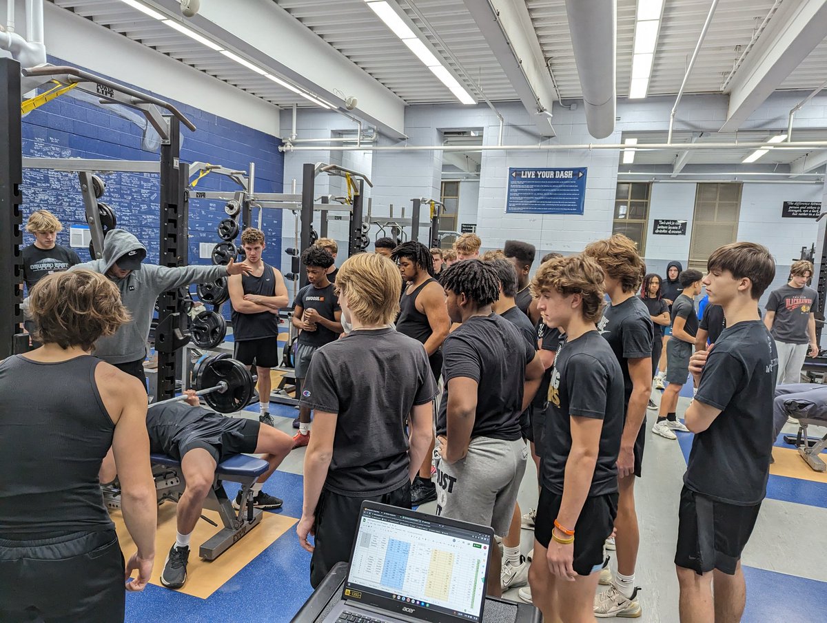 CoachLeBlanc1's tweet photo. @OEHSfootball 
Morning group 
#Blackout
#WNU https://t.co/exH0Ud0Xbk