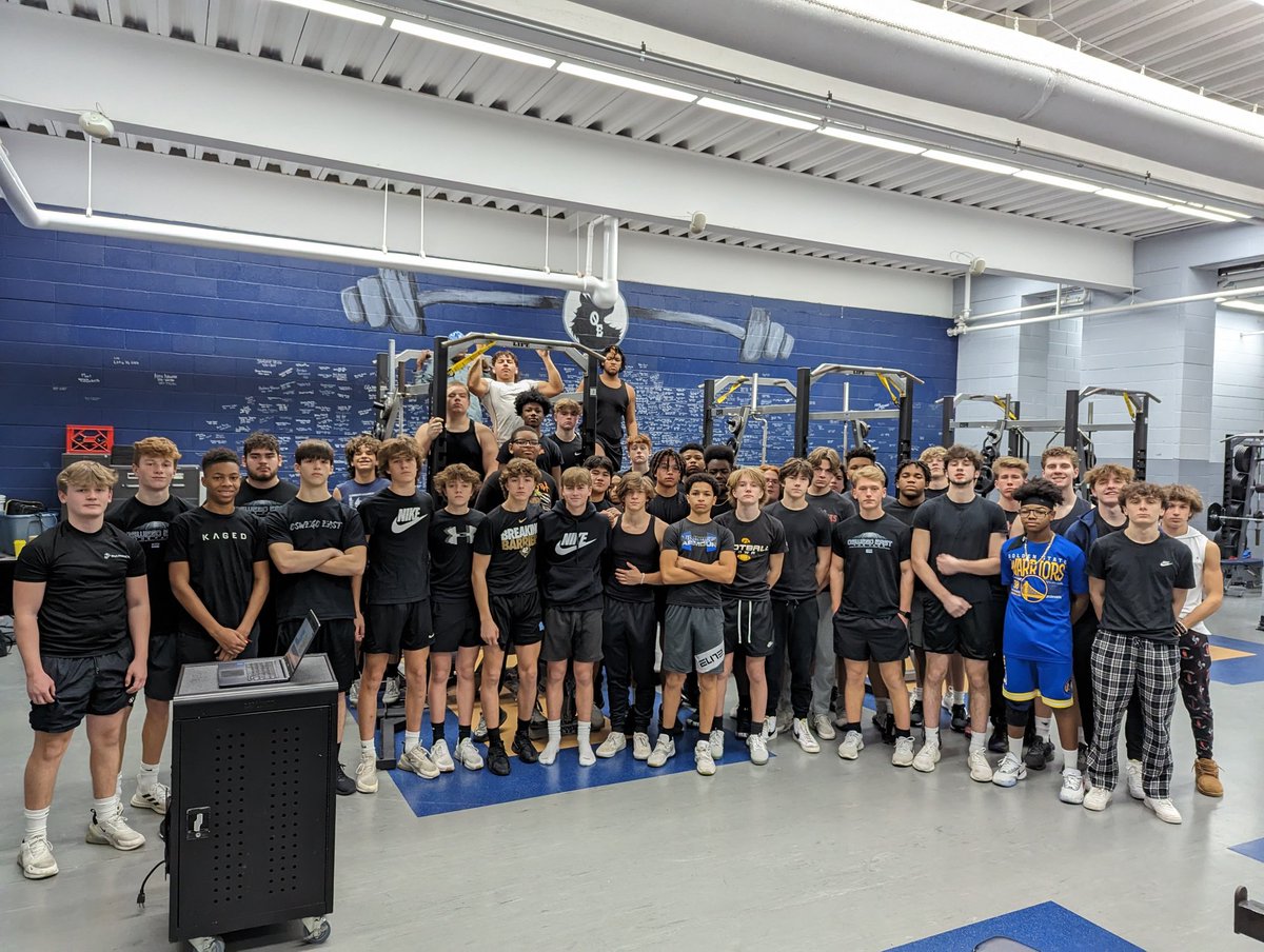 CoachLeBlanc1's tweet photo. @OEHSfootball 
Morning group 
#Blackout
#WNU https://t.co/exH0Ud0Xbk