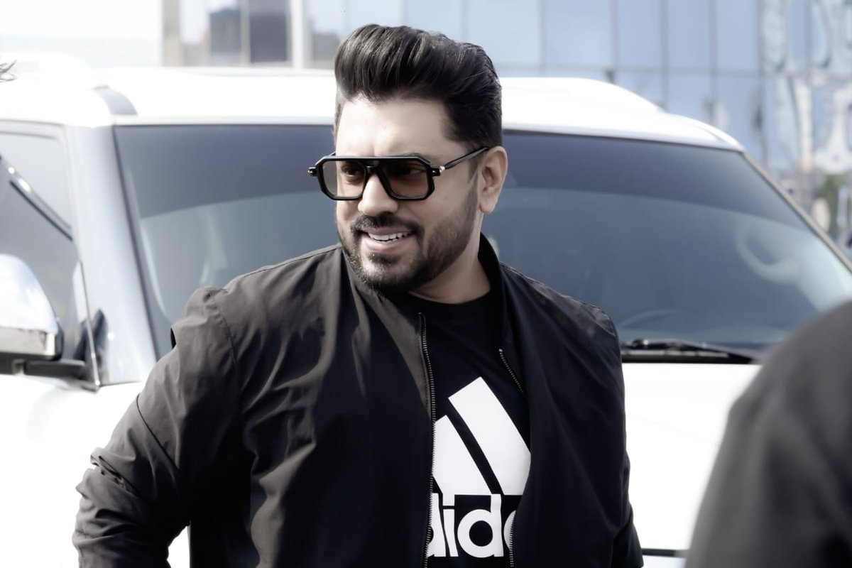cinemediaoff's tweet photo. Nivin Pauly in a new stylish avatar joins the sets of #NP42 at UAE.

@nivinofficial @haneef_adeni 
@PaulyPictures @magicframes2011 

#NivinPauly #NP42 #HaneefAdeni #PaulyJrPictures #MagicFrames #ListinStephen #MamithaBaiju #JafferIdukki #VinayForrt https://t.co/Etbuh93r1g