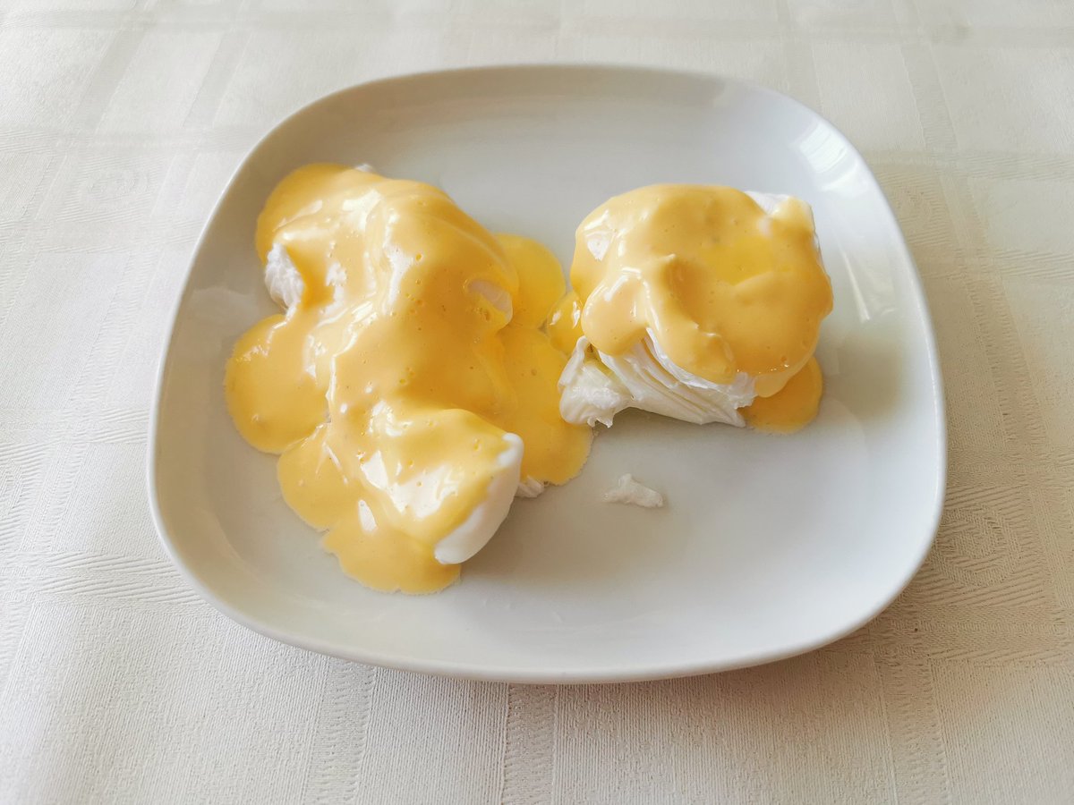 mahadewa's tweet photo. Kadang lucu lucu baca trending ala Indonesia. Hari ini yang paling atas adalah Bisa Masak Ga 😁 Ini memang #skillpenting untuk kehidupan jangka panjang, baik untuk cowok atau cewek. Gue suka banget masak sendiri, ini kemaren coba coba bikin #EggBenedict pakai saus #Hollandaise. https://t.co/6gvSBnWRA7