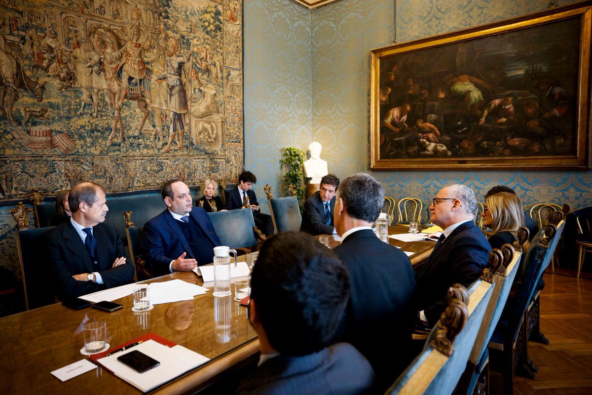 gualtierieurope's tweet photo. Benvenuto in Campidoglio a @dkerkentzes segretario @bieparis. Un piacere illustrargli gli investimenti a supporto della candidatura a #Expo2030Roma. Col suo ambizioso progetto di rigenerazione, nel segno dell'innovazione e della sostenibilità, Roma è pronta a vincere questa sfida https://t.co/hlQL02Fyms
