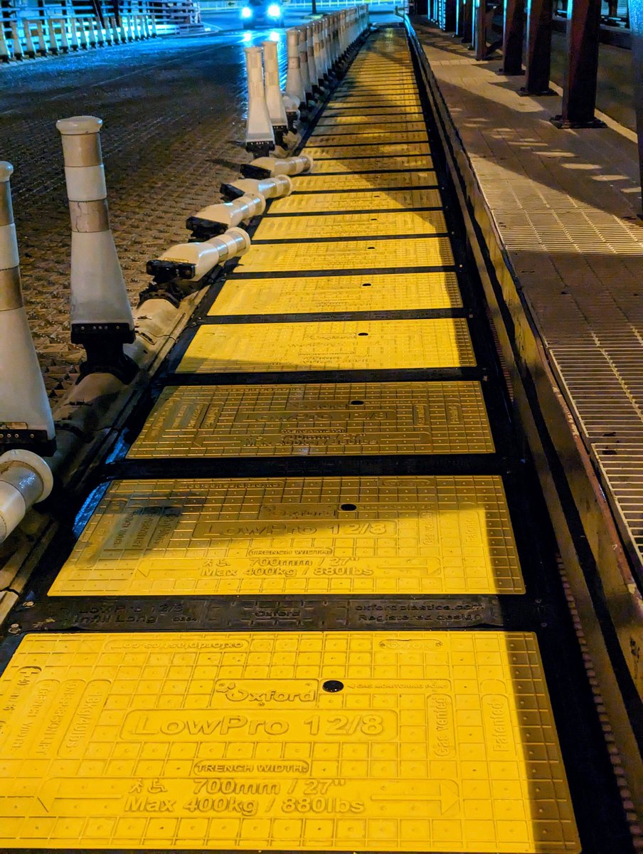 twowheelsg's tweet image. I tried new yellow plastic pads on Roosevelt Island Bridge after the rain -- they are not hideously slippery;
did not try one-handheld cel video while doing skids here.

Bridge ramp pavement is rough but reveals joy of #cobblestone era #pavés.