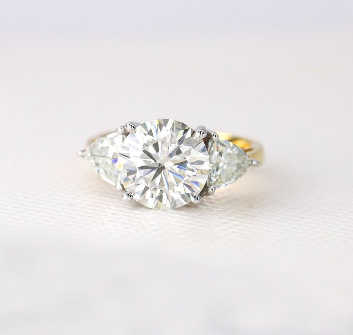DesignerMdk's tweet photo. Excited to share the latest addition to my #etsy shop: GRA Certified Colorless 2.6 Ctw Round Moissanite Engagement Ring, Trillion Wedding Ring, https://t.co/PMKJjT7DIS #roundcutring #trillioncutring #diamondring #3stonering #moissanitering #weddingring #engagementring https://t.co/EaarJMbXyv