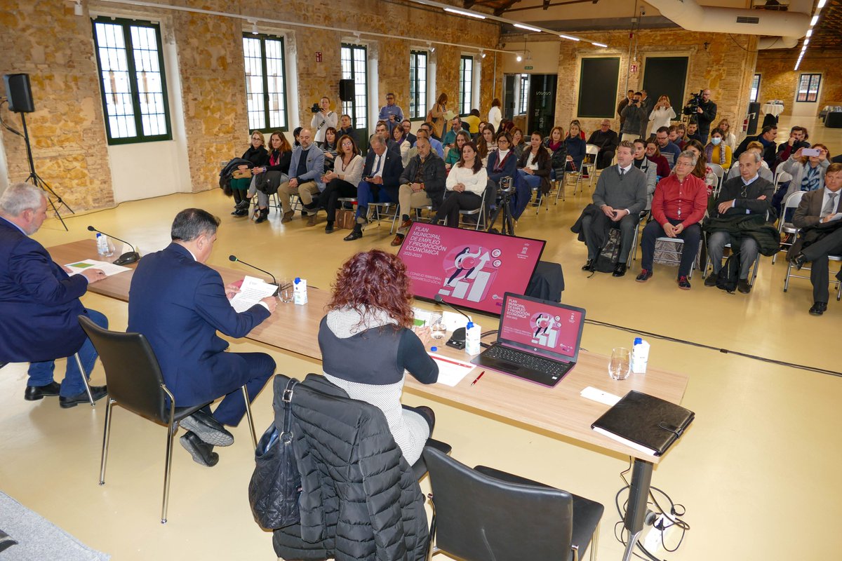 SerranoJAntonio's tweet photo. Cuando llegamos al @AytoMurcia nos propusimos mejorar las políticas de empleo del municipio y hacerlo en cooperación con los agentes económicos y sociales

Celebramos la 3ª reunión del Consejo Territorial de Empleo para seguir tejiendo redes entre ellos

ℹ️https://t.co/arkMjNKisT https://t.co/gbCyYKrIal