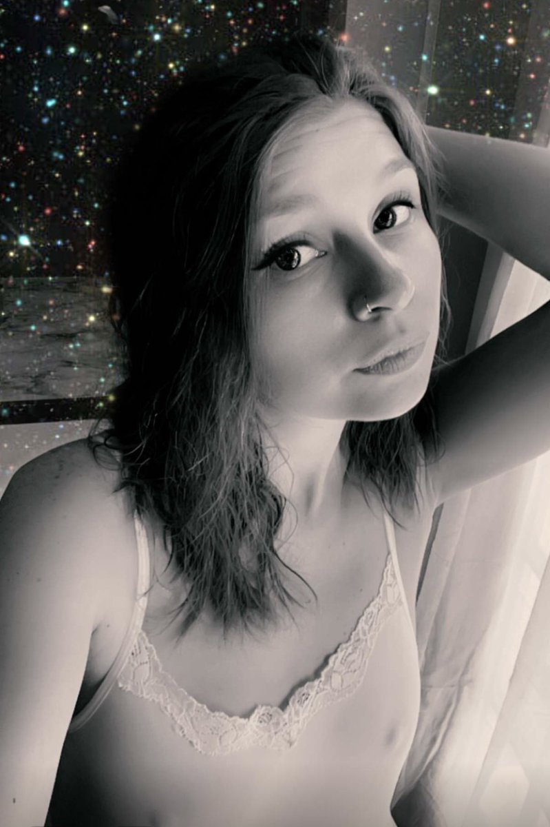 Kit69692022's tweet photo. 50% right now🌶️ new content coming soon🔥 #Sellingcontent #buy #customs #fetish #FeetPictures #nudes #Small #pregnantcontent #SmallTitEnergy #SnapChat #CashAppFriday #onlyfans_girl https://t.co/rXpnEeHQa0