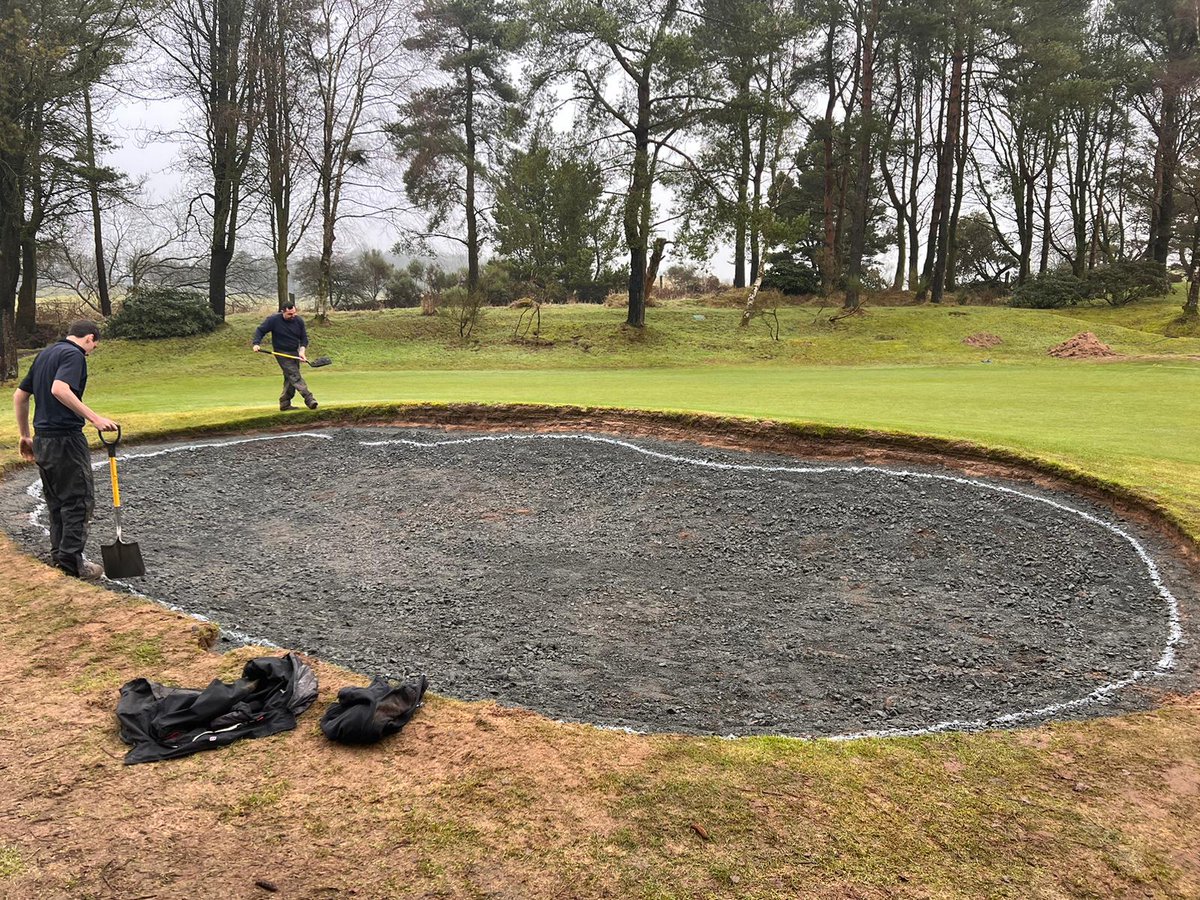 DuraBunker's tweet photo. Whilst some r enjoying the delights of Harrogate @BIGGALtd #BTME others r doing the hard yards in Bonnie Scotland First few bunkers nearly ready for #Duracrumb & synthetic edging @DuraBunker - work rolls on. #gettingitdone #properwork #Scotland https://t.co/giknveRB1o