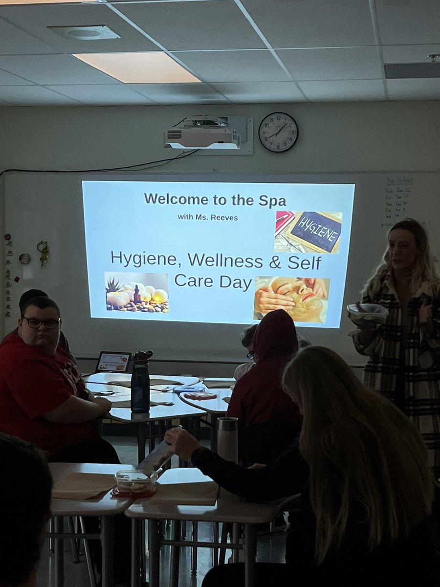 HolyTrinityOCSB's tweet photo. Spa day with the Inclusion class during Day 1 of High School Exams!! Learning about hygiene, facials and wellness from special guest @mlle_reeves! 🥒 🦷 🚿 🧼 💅#inclusion #seetheability #ocsb #ocsbBeWell https://t.co/QDPEPhpYny