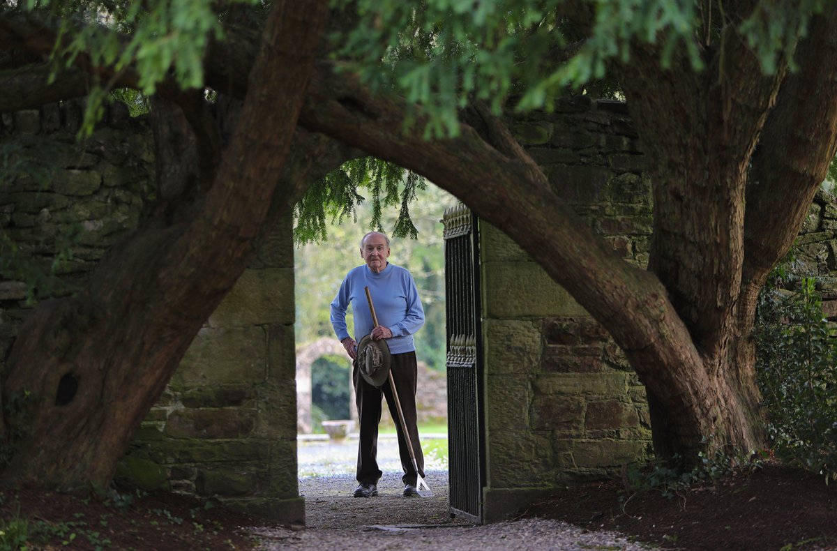 irishspiritmag's tweet photo. Fr. Brian Murphy OSB, Glenstal Abbey monk, historian and gardener. RIP🕊️
#ThickTrunkTuesday #naturelovers https://t.co/cqpPYYUaYn