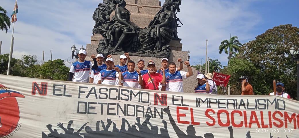 SINTRABOALIMEN3's tweet photo. Nuestro Sindicato sectorial de Alimentos Sintraboalimentos, con su junta directiva en pleno, junto al máximo dirigente de la FBST CCP LARA, Jose Novoa dijo presente en la Gran Marcha contra el Bloqueo ratificando nuestra posición anti imperialista! https://t.co/9ODTCs6Bfi