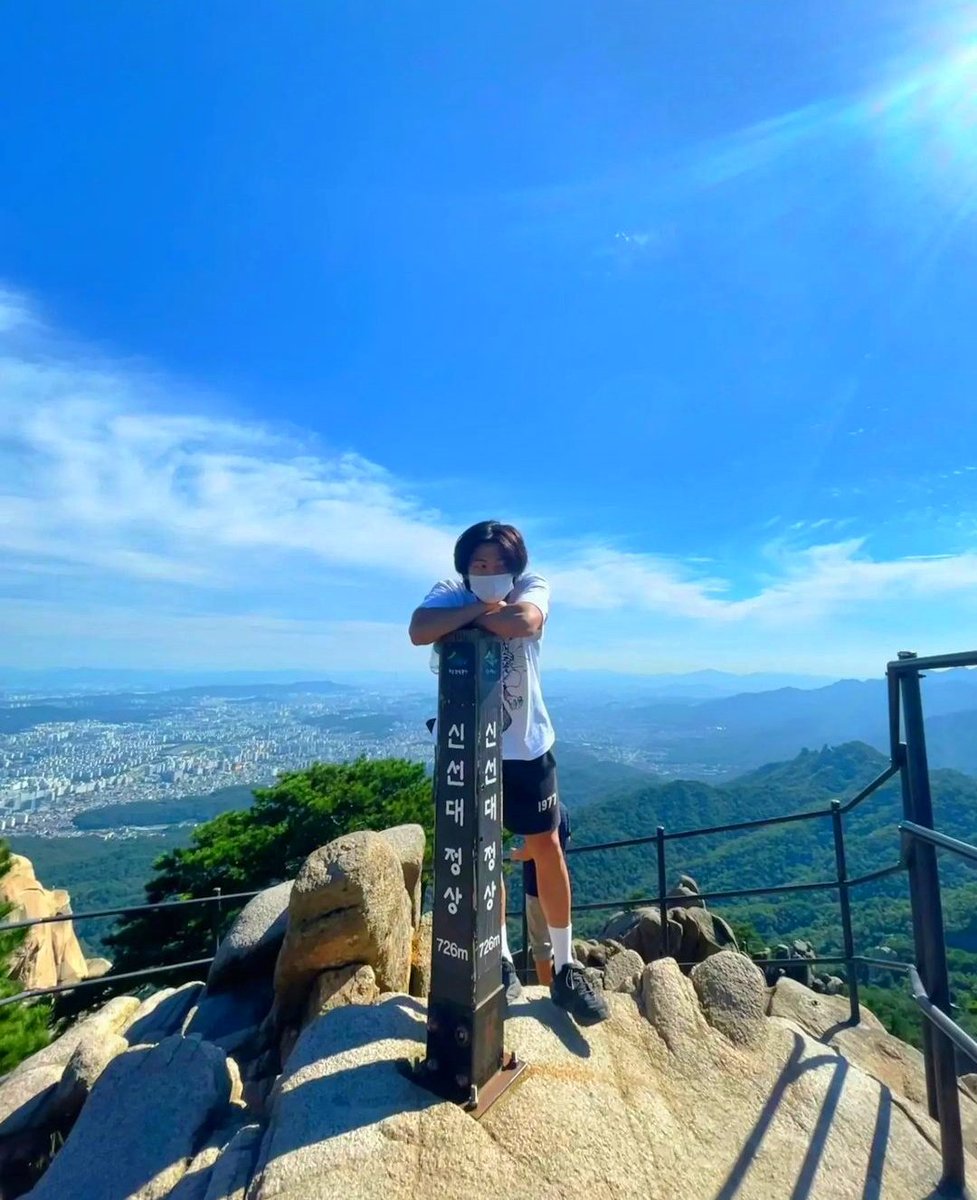 that_DK_JM_one's tweet image. My man&apos;s &amp;amp; I featuring the pretty skies we found. ❤️📸🥰

@BTS_twt @BTSPROJECTRSA 

#SASD 
#SArmyselcaday 
#SArmy