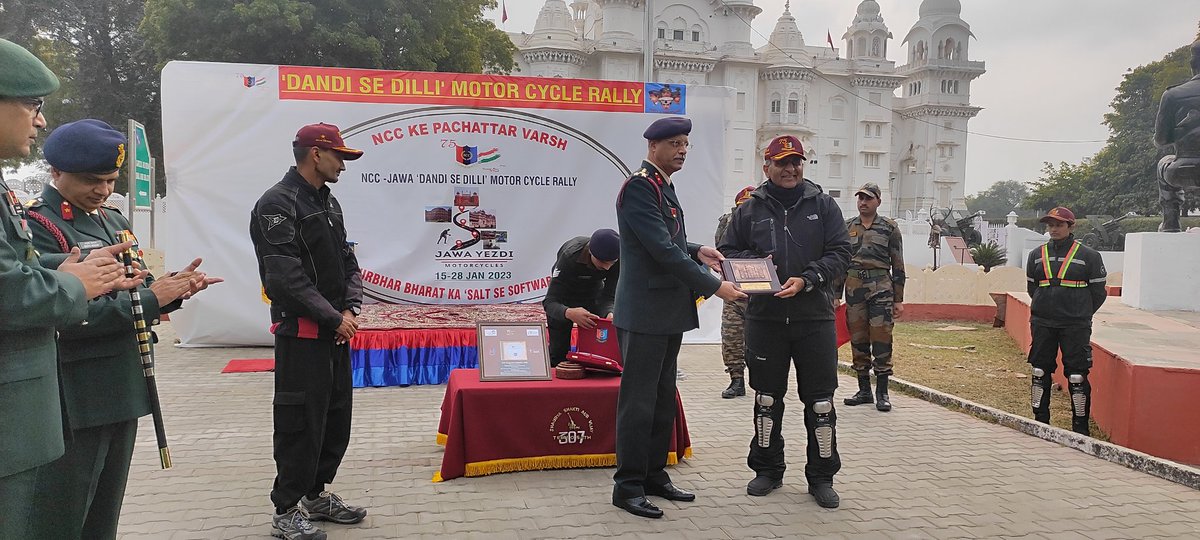 TejaniKartiki's tweet photo. #NCCJawaMotorcyclerally 
#Dandisedilli
#Atmnirbharbharat ka
#salttosoftwarekasafar reached At Alwar millitary station.Our Rally was flagged in by Dy GOC BRIG Ashutosh Shukla(Arty Formation cdr)#ITARANA
@ArvindKapoorTYG
@DefencePRO_Guj
@NCC_Dte_Gujarat
@ncc_rj_ 
@NCCDteRajasthan https://t.co/IjP9uSHnMM