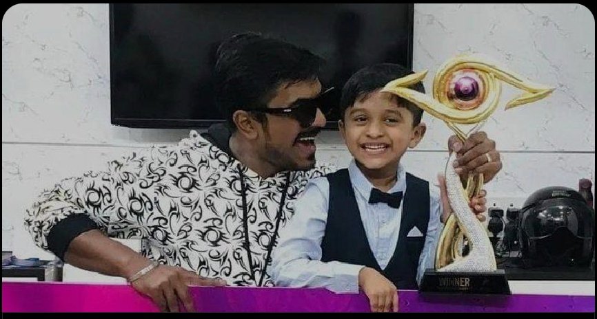 azeem_fan_boy's tweet photo. இந்த வெற்றி உனக்கு சமர்ப்பணம் செல்லமே.... பிக்பாஸ் வெற்றியை மகனுடன் சேர்ந்து ஜாலியாக கொண்டாடிய அசீம்  அண்ணா 🥰

#Azeem #BiggBoss6 #BiggBossTamil    #Azeembb6Winner #AzeemSon #Rayyan #BiggBossTami6 https://t.co/h2E2KA096x