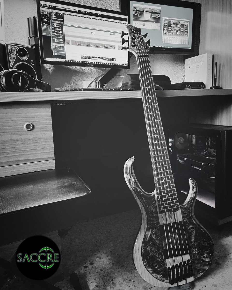 saccreoficial's tweet photo. Hay que meter una base contundente...
#metal #bassplayer #saccre #bajistas https://t.co/5cvWolaXvm
