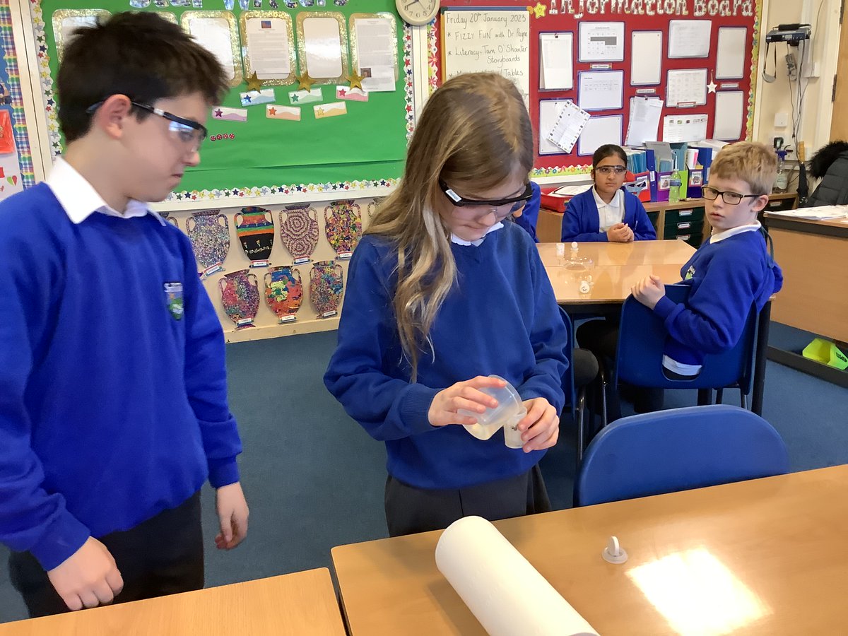 Primary 5 had a brilliant 'Fizzy Fun Friday' with Dr Payne last week. We can't wait to visit her in her Science Lab tomorrow afternoon to learn all about electrical circuits.
#science #dollaracademy #partnerships #lovinglearning  #twittertuesday