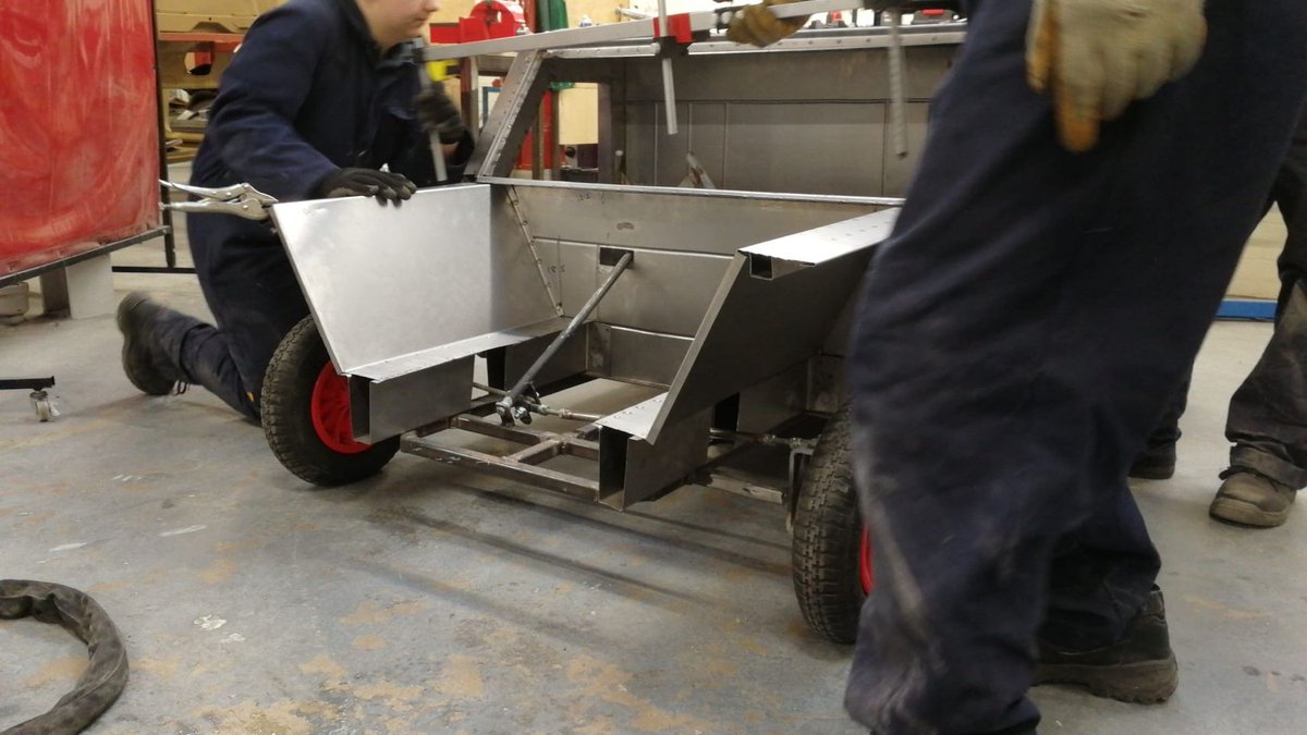 UHIPerth_'s tweet photo. 1/2
#ProjectCaddy🚗Our #MotorVehicle Body Repair L6 #studentproject are to constructing a small-scale vehicle from sheet steel. The group followed the design of a VW Caddy Pick up. A fab opportunity to understand the construction of vehicles + the thermal joining processes⬇️ https://t.co/vpS9EUPvZL