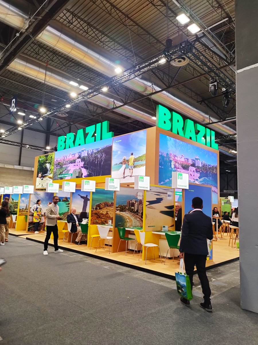 CamaraBr_Esp's tweet photo. Este año @fitur_madrid  ha cerrado con una asistencia récord llegando a 220.000 asistentes y ente ellos, la CCBE estuvo acompañando a los Stands de Promoción de Brasil. 
¡Hágase socio y aproveche estas oportunidades!
Más info @20m : https://t.co/XDUB6b781g
#CCBE #Fitur #Brasil https://t.co/jzMgKqeztT