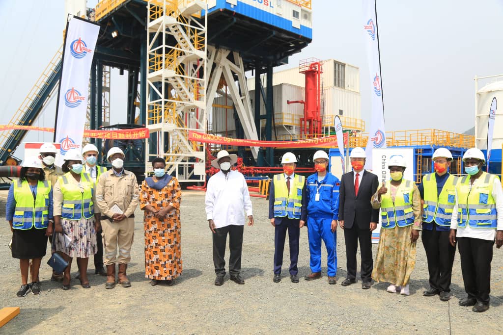 UncleBob256's tweet photo. Historic in Uganda's Oil Journey! 🎉🎉

President @KagutaMuseveni has officially launched drilling activities at Kingfisher Oil Wells, operated by @CNOOCUgandaLtd &amp; @UNOC_UG 

Regulators @PAU_Uganda @MEMD_Uganda &amp; @nemaug were Present. 

The 2025 🇺🇬 Oil dream is coming to pass 🎉 https://t.co/RT6p9wC4s0
